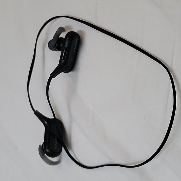 Sony headphones - Picture 1 of 2